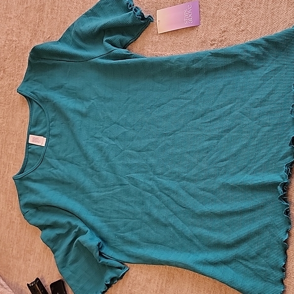 Stars above Blue green shirt and shorts set - Picture 6 of 7